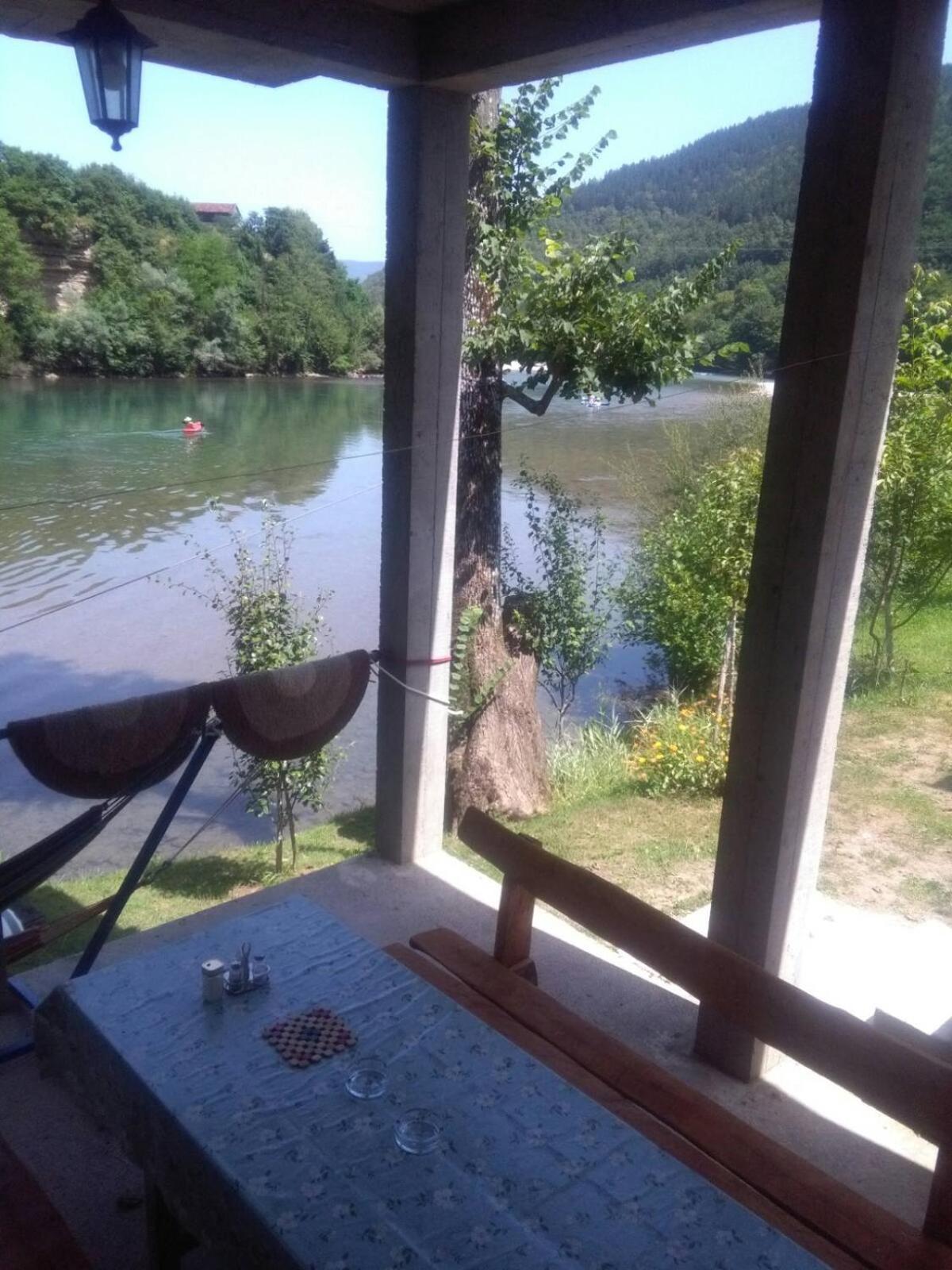 Vikendica Pored Drine Foca Handici Buitenkant foto